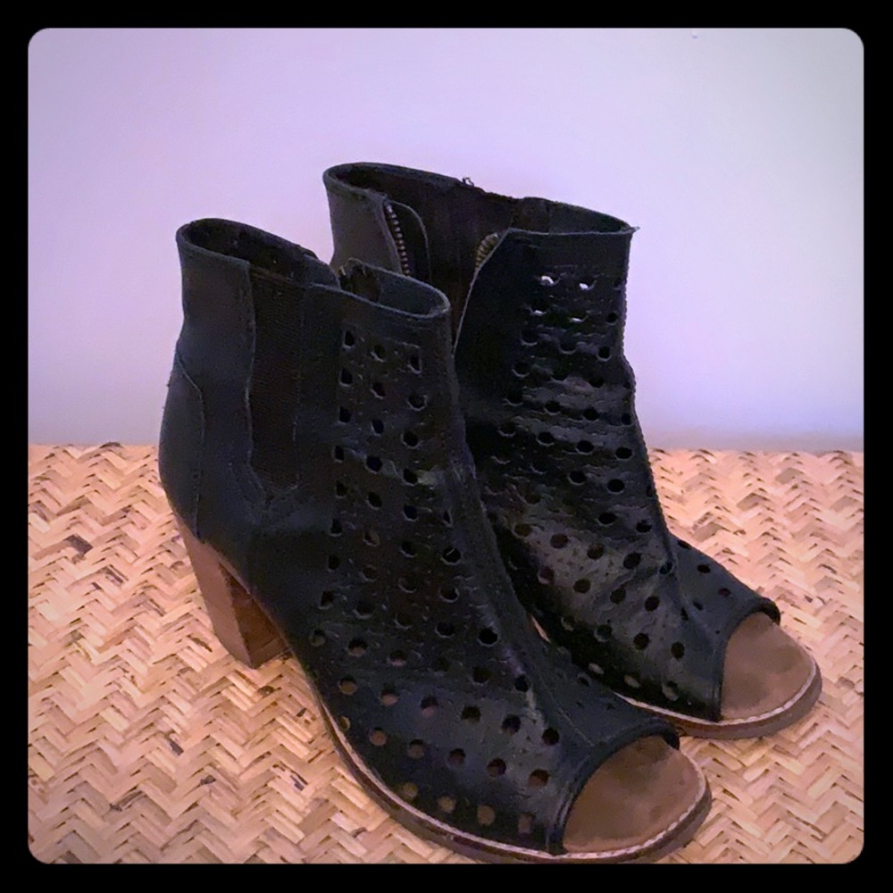 Tom’s Open Toe Zip-Up Heel